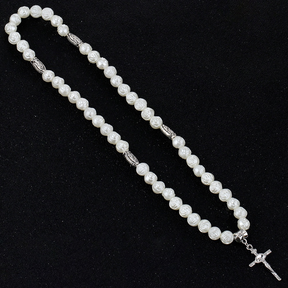 Vòng Tay Chuỗi Hạt Đá Hoa Hồng Trắng Phối Mặt Thánh Giá Thanh Lịch