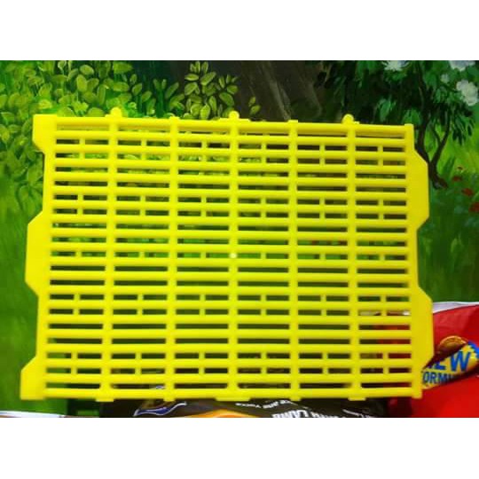 Tấm lót sàn nhựa chăn nuôi chó mèo ( Bền đẹp, chắc chắn) kích thước 55*40*2cm