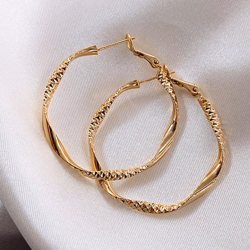Bông tai nữ tròn to khuyên tai mạ vàng ngầu cá tính họa tiết xoắn độc lạ TB248 TOBI STORE
