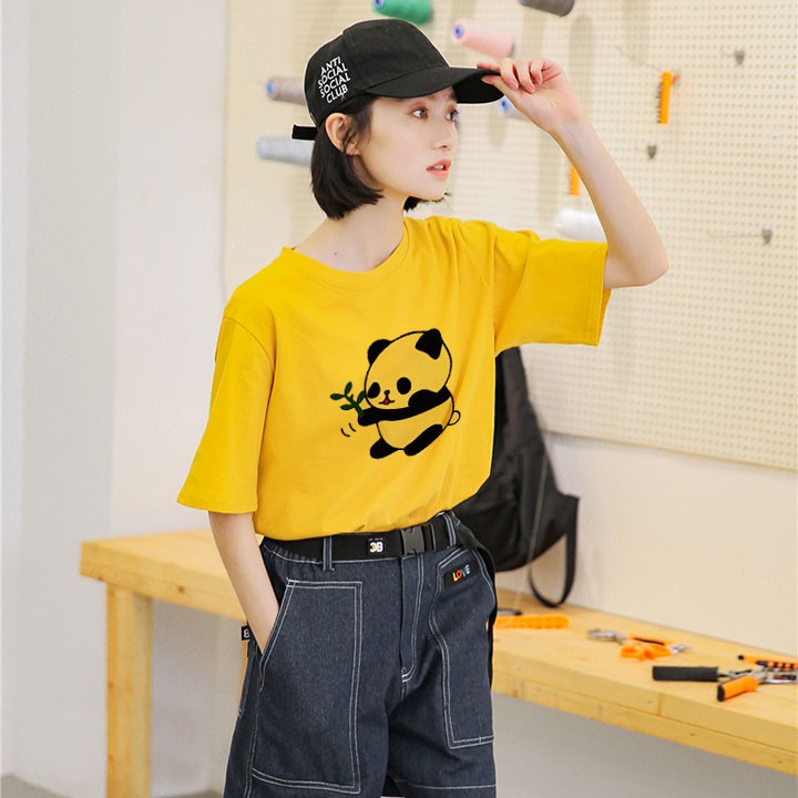 Áo Thun Nữ Màu Vàng Nghệ In Hình Gấu Trúc Cầm Cây Xanh