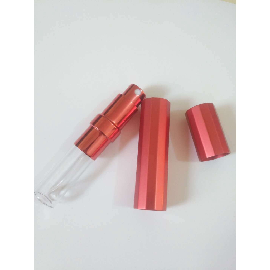 Lọ đựng dung dịch chiết thiết kế nhỏ gọn tiện lợi khi đi du lịch với dung tích 8ml
