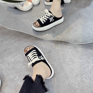 sục thể thao đen hở mũi