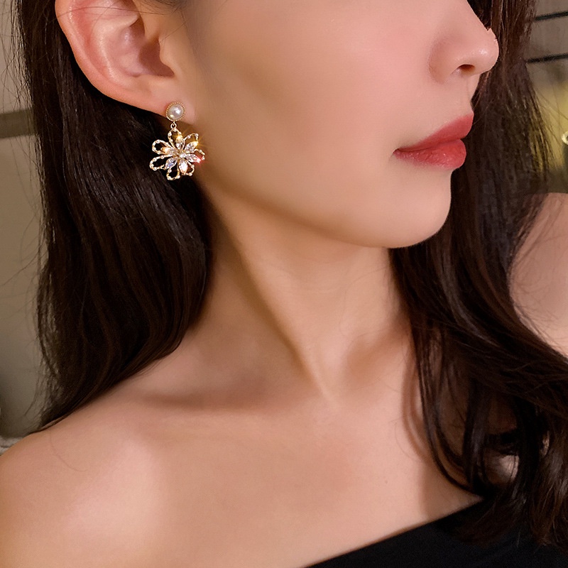 Bông Tai Hình Hoa Đính Ngọc Trai Thời Trang Dân Tộc