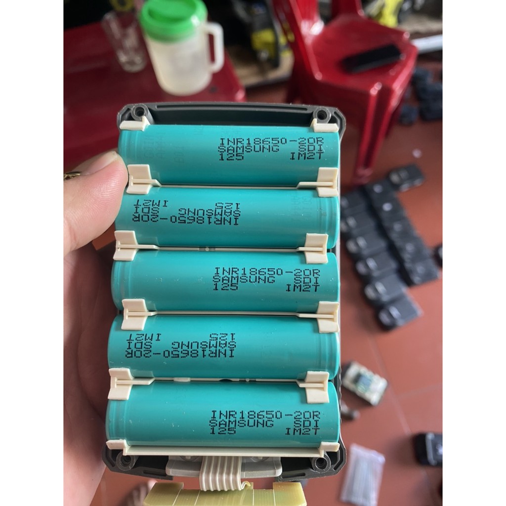 BN. Pin Samsung 20R xả cao 20A, dung lượng 2000mAh, tháo khối chưa sử dụng.