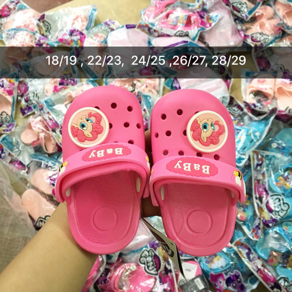 Dép cho bé