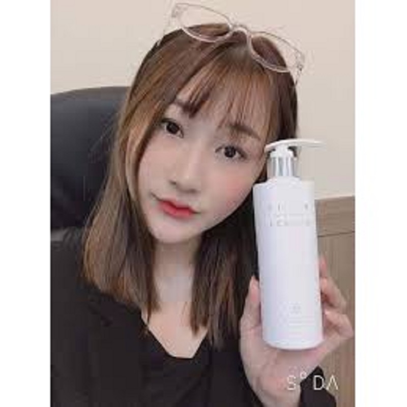 [ Chính Hãng ] Sữa Tắm Trắng Petit Cochon Hàn Quốc, Chai 300ml, Giúp Da Trắng Sáng, Mịn Màng, Tự Tin, Quyến Rũ