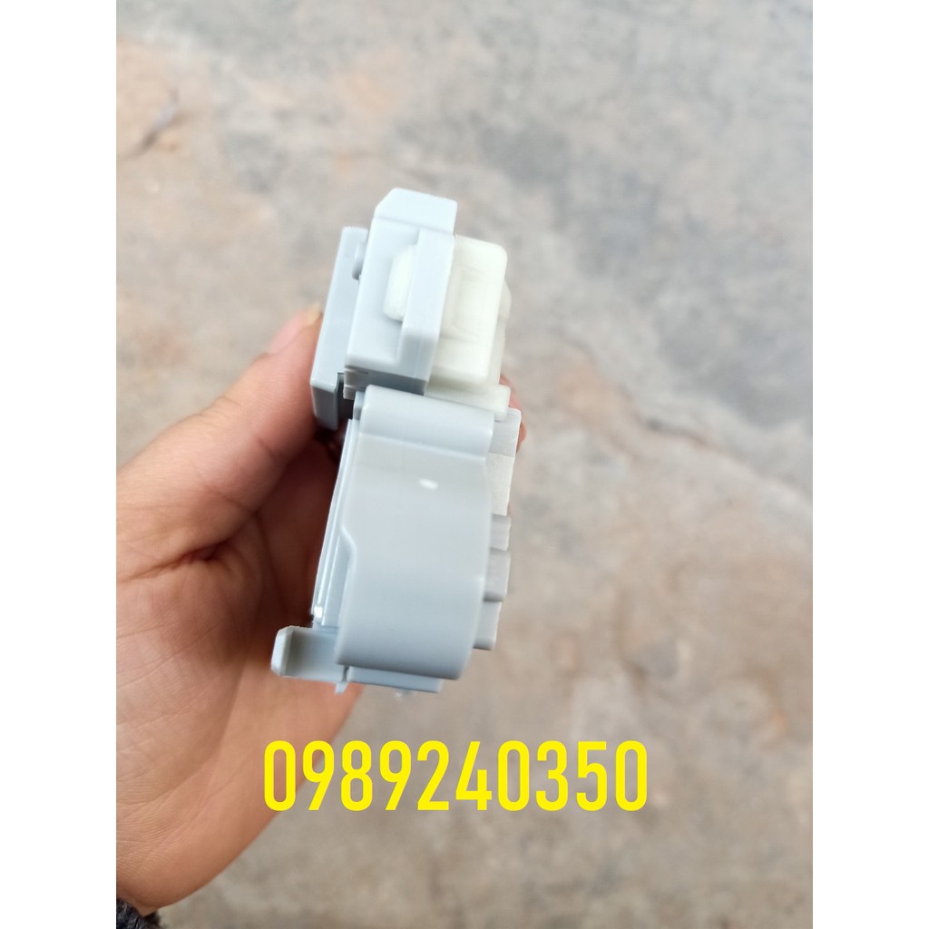 Công tắc khóa cửa máy giặt Electrolux EWF 10844 chính hãng