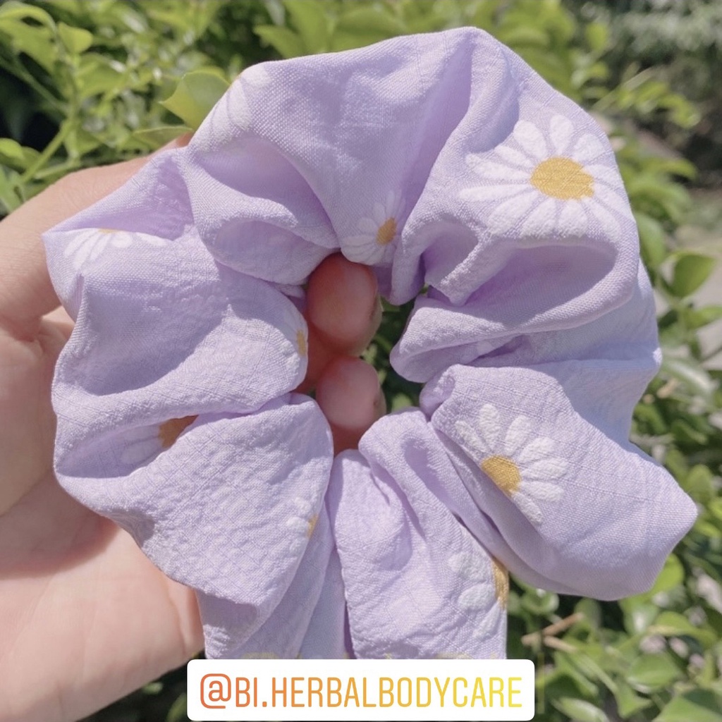 [Hàng thiết kế] Scrunchies cột tóc, buộc tóc hoạ tiết hoa cúc trắng dễ thương dành cho bạn nữ handmade