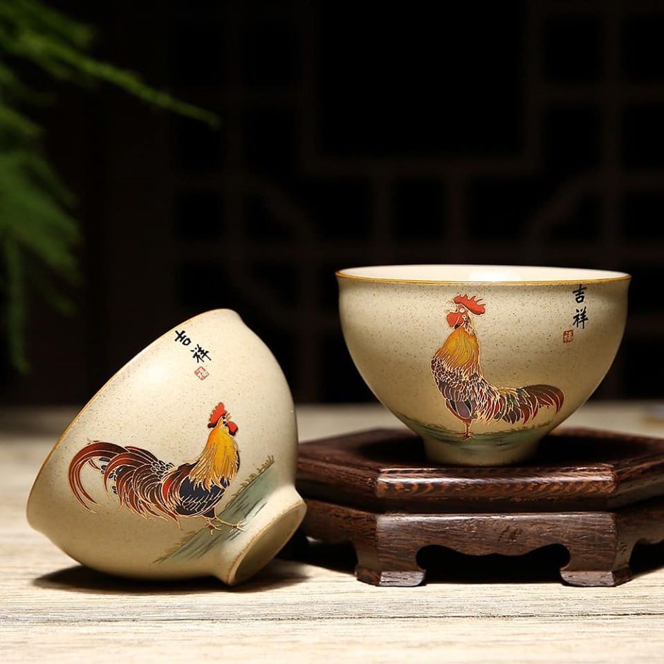 Chén con gà trống