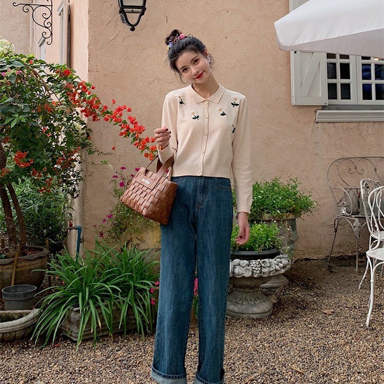 Áo khoác len Cardigan dáng rộng in hình hoa cúc | BigBuy360 - bigbuy360.vn