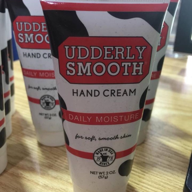 Kem dưỡng da tay UDDERLY SMOOTH