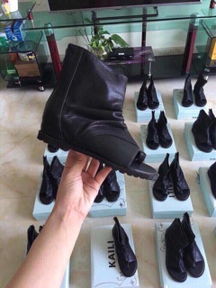 Boot chiến binh hở gót