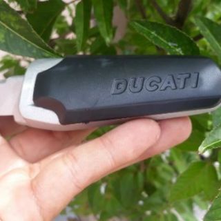 Gác chân Ducati xếp kiểu