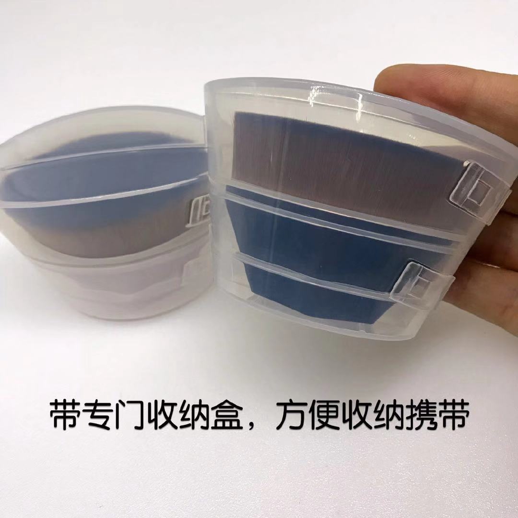 Cọ trang điểm kèm hộp đựng thiết kế tiện dụng