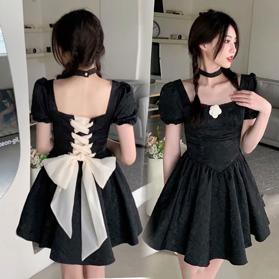 Đầm Cổ Vuông Tay Phồng Hở Lưng Phối Nơ Phong Cách Pháp Quyến Rũ
