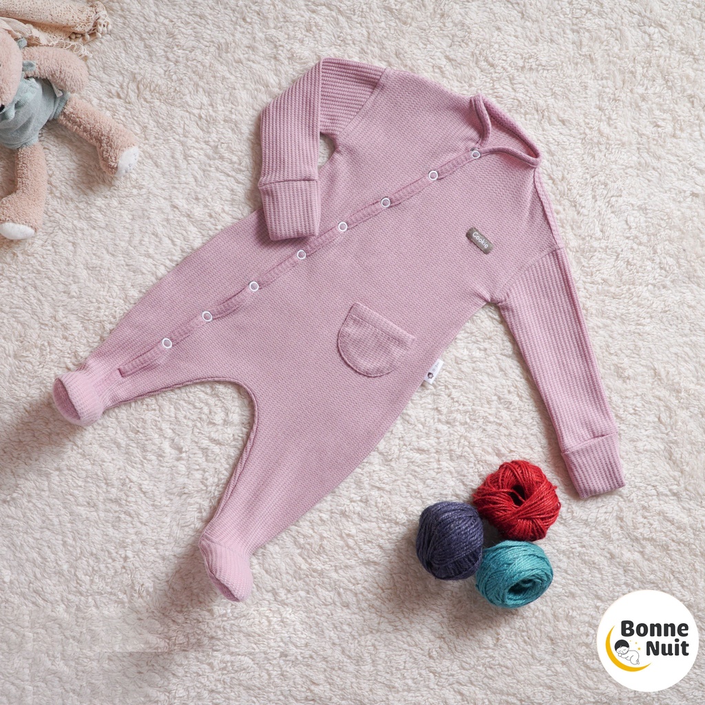 Đồ ngủ liền thân cho bé Sleepsuit cài chéo kèm tất chất liệu Cotton Waffle cao cấp