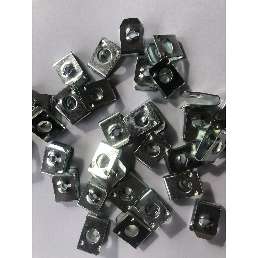 Pát kẹp ren xoắn 4li 5li trắng gắn dàn áo xe máy xe điện ( 20 cái )