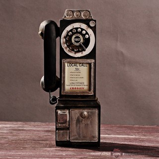 Bốt điện thoại phong cách retro trang trí nhà