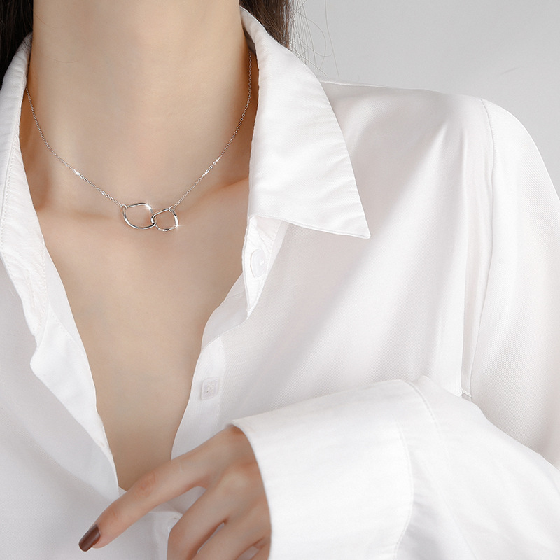 Dây chuyền có mặt dây hình tròn không đều lồng vào nhau độc đáo phong cách Hàn Quốc