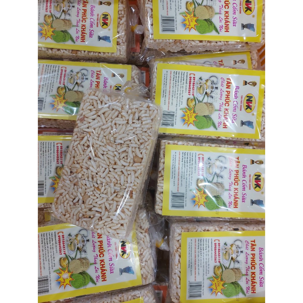 Cốm gạo vuông thơm ngon hàng ăn vặt được yêu thích