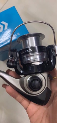 Máy Daiwa SF2500-4000