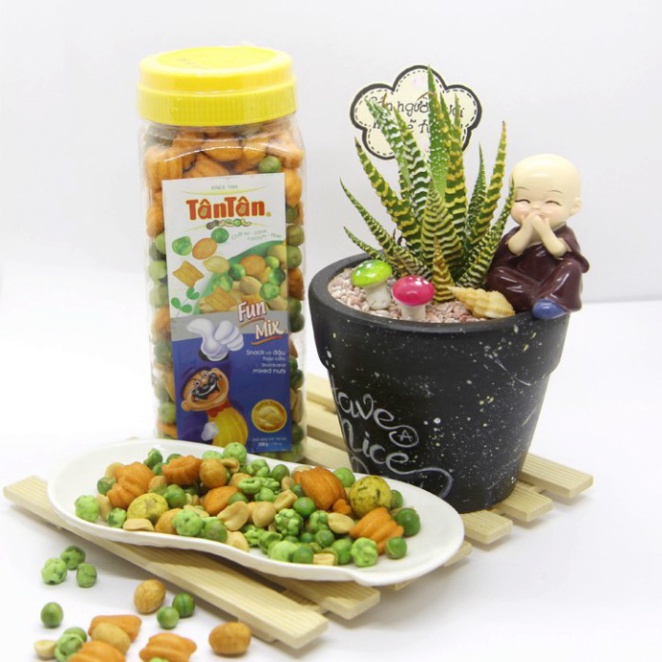 Combo 2 Hũ Snack và Đậu Thập Cẩm Tân Tân -