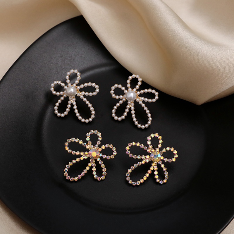 Đôi Khuyên Tai Hình Hoa Đính Kim Cương Giả Thời Trang Cho Nữ