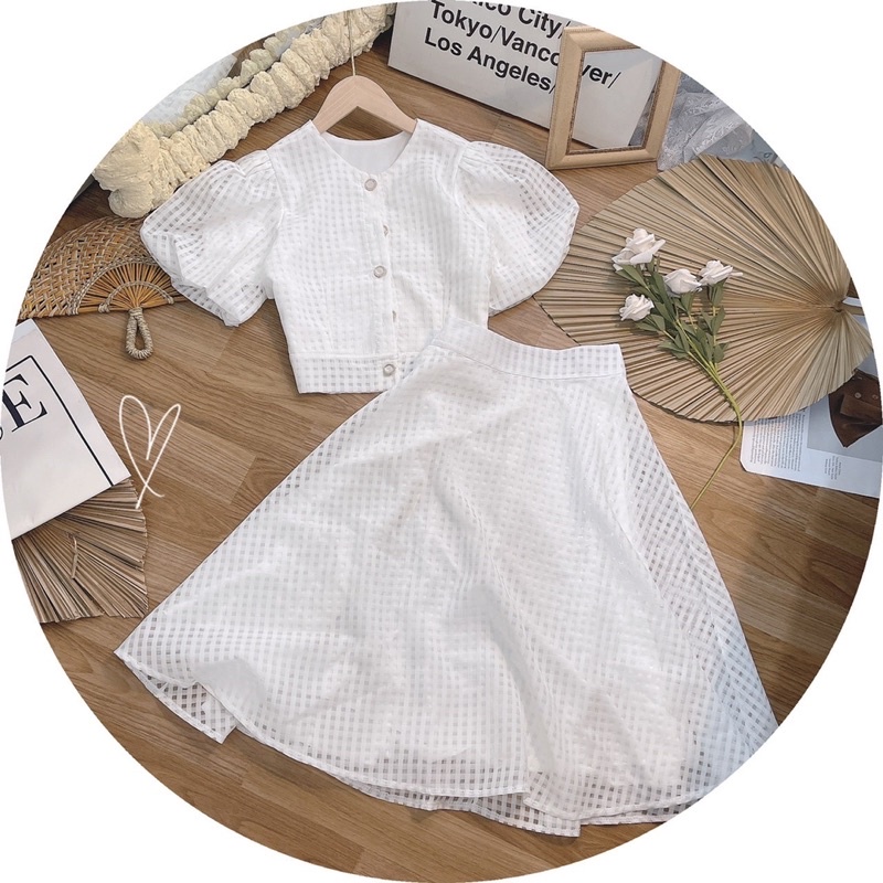 Set áo croptop kèm chân váy xoè xinh xắn MITRIE cổ tròn nút ngọc