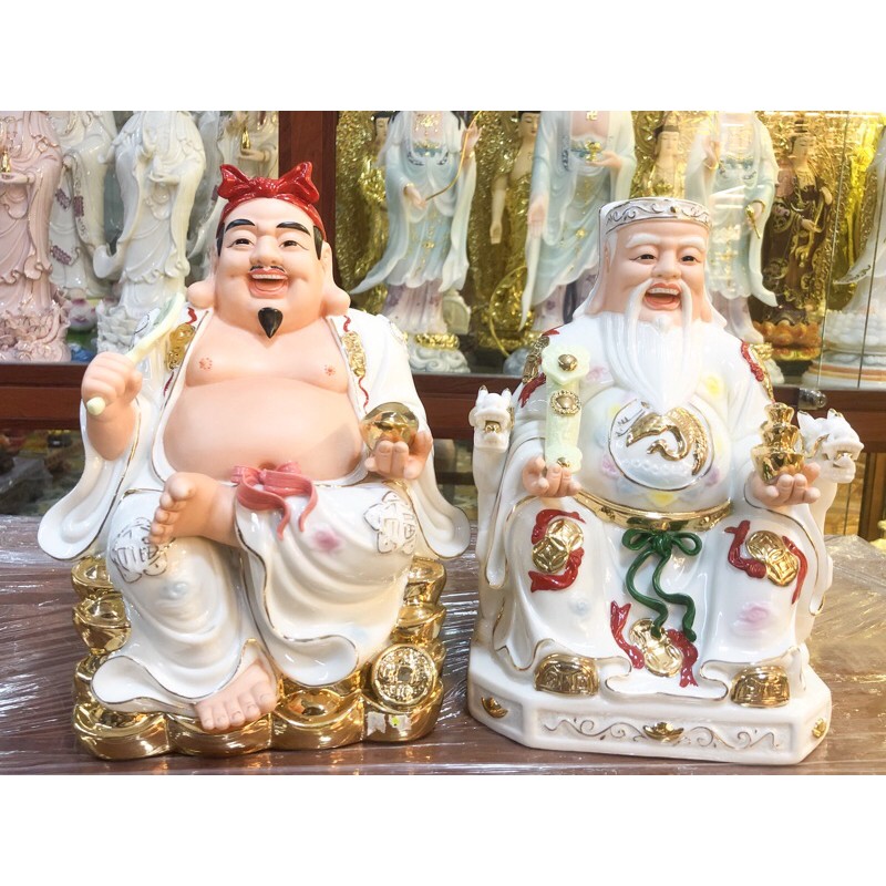 Tượng địa tài áo thắt nơ xinh xắn, ngồi trên ngai vàng