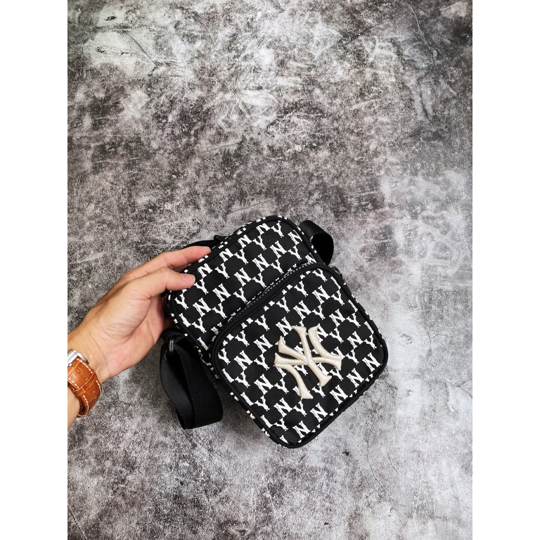 (HÀNG XUẤT XỊN) Túi đeo chéo B210 MONOGRAM MINI BAG BLACK/WHITE Made in Vietnam full tem tag