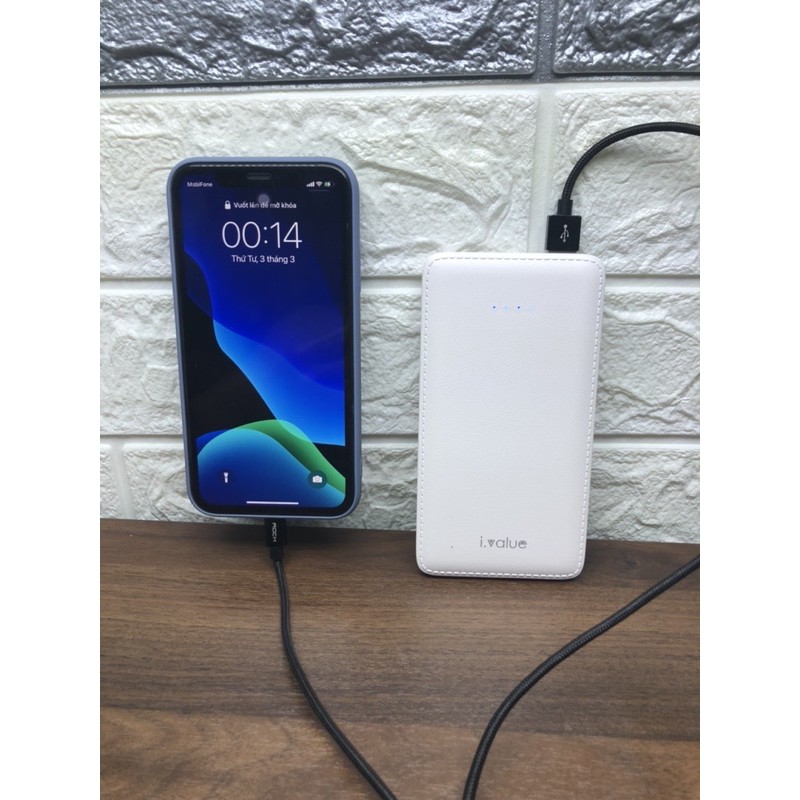 Pin sạc dự phòng Li-polymer 10000mAh ivalue J18, Có đèn pin, Hàng chính hãng