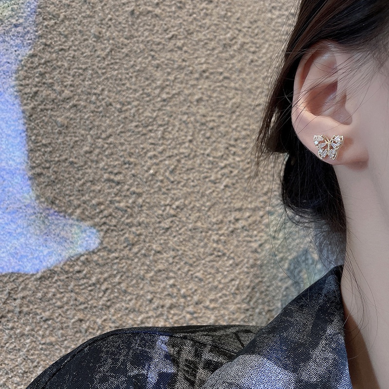 Bông tai hình bướm đính đá zircon thời trang thu đông 2021