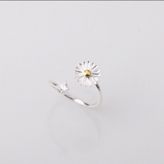 Nhẫn hoa cúc đá