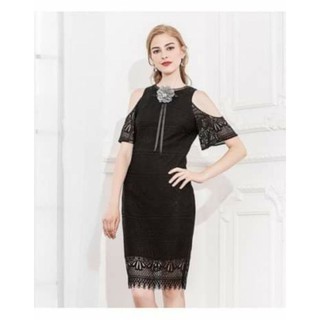 Đầm ren ôm hở vai