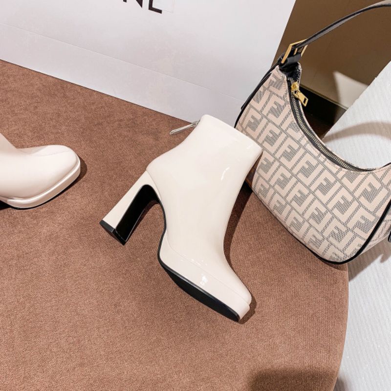 Bốt đúp bóng cao cấp.