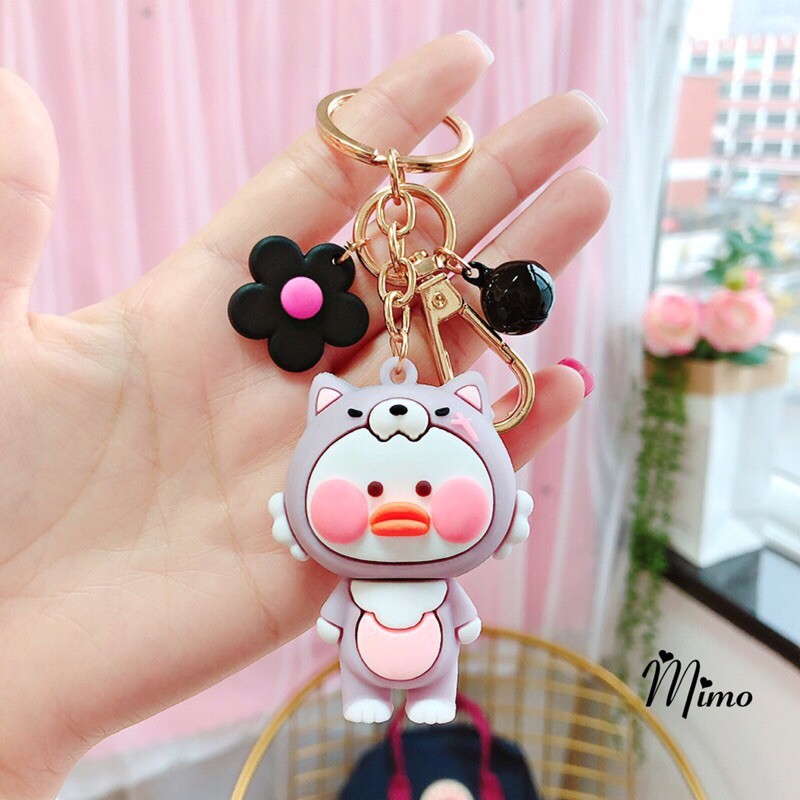 Móc khóa hình vịt môi tều kèm bông hoa và quả chuông mẫu mới cute đáng yêu 4 màu xinh xắn độc đáo lựa chọn