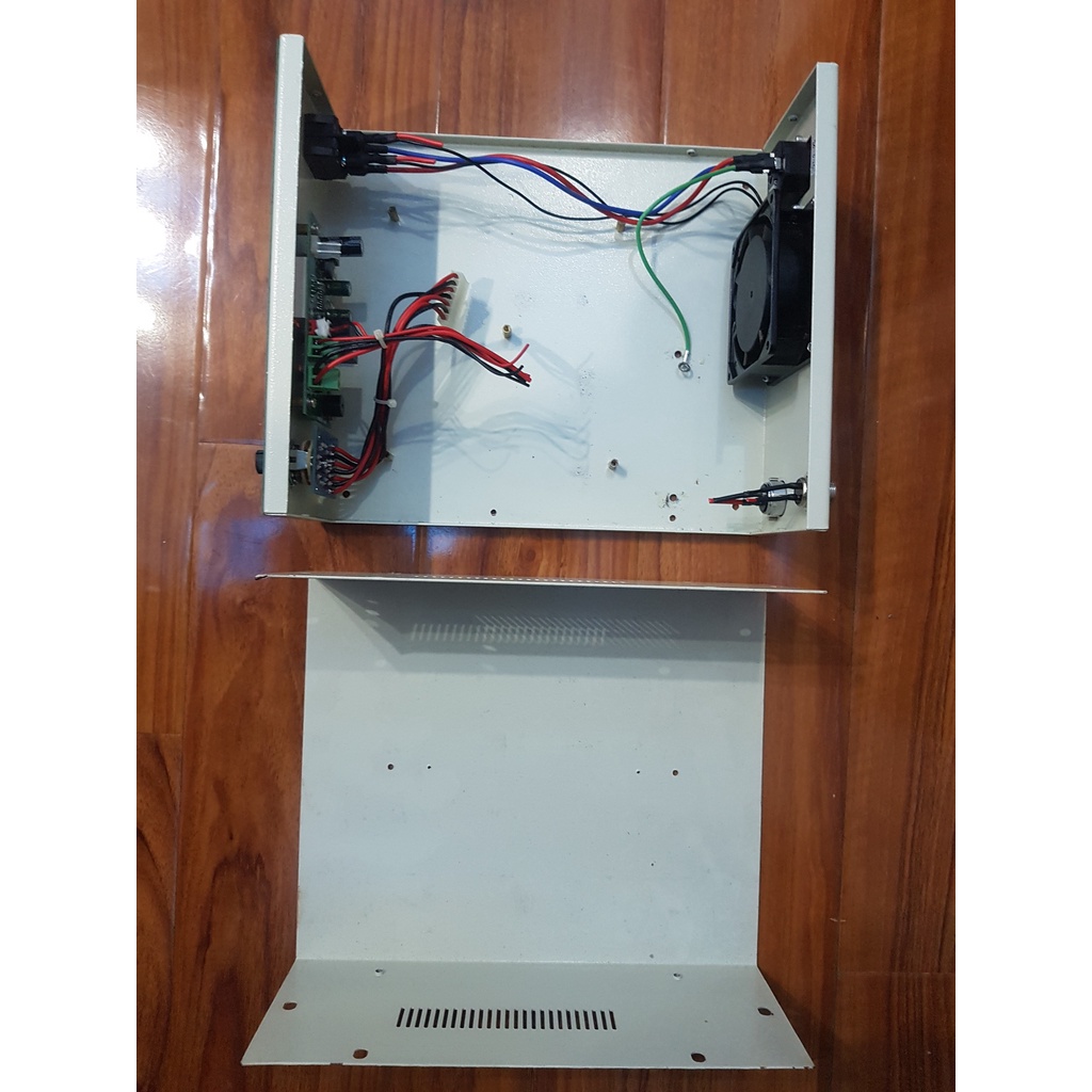 Vỏ hộp sắt kích thước 265x220x100 mm tháo máy, có sẵn quạt tản nhiệt chế nguồn đa năng kích điện sạc ắc quy