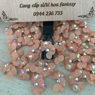 Hoa cúc đại ( phụ kiện trang trí móng) 26k/cặp