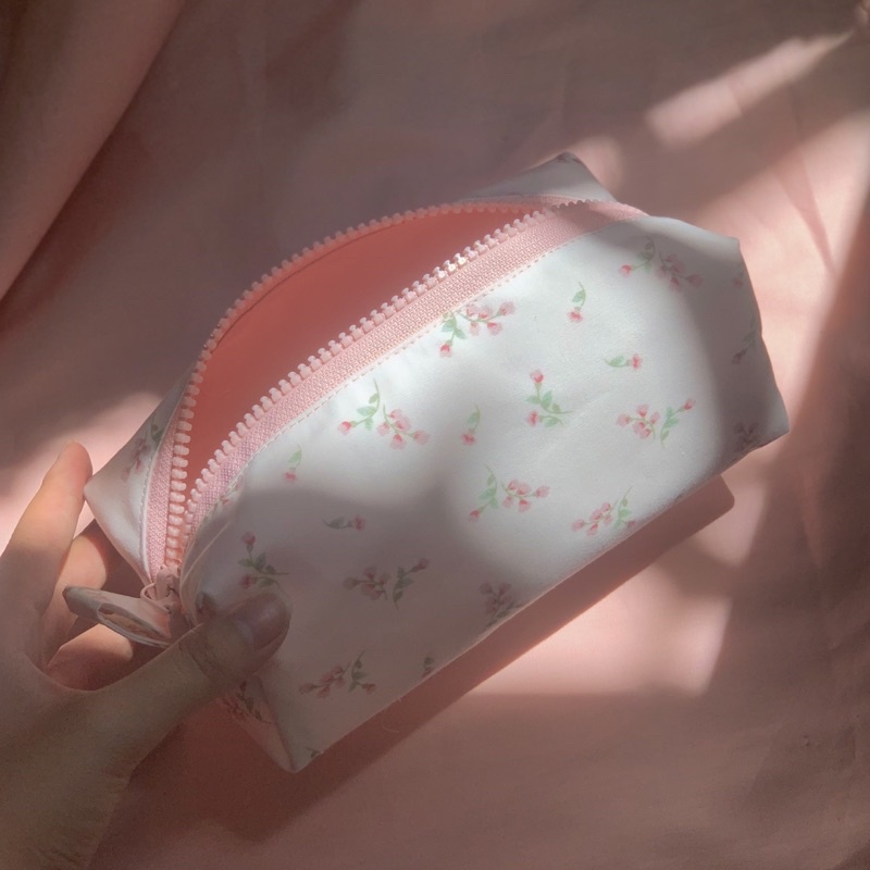 Hộp Bút Hoa Nhí Nền Trắng 🤍