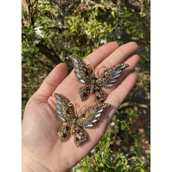Charm gài bớm chúa size vừa 69k cặp