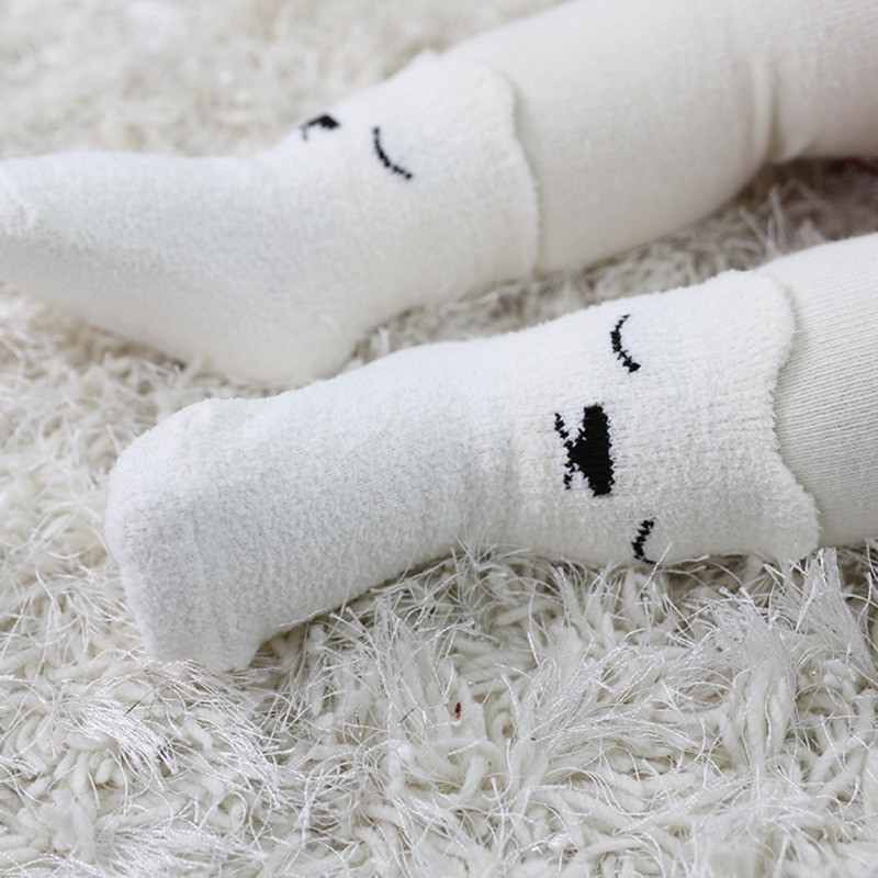 Đôi vớ giữ ấm đáng yêu dành cho bé