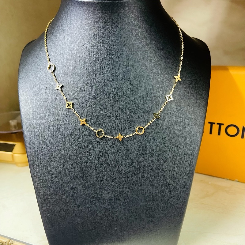 Dây chuyền titan Lv mạ vàng ko đen