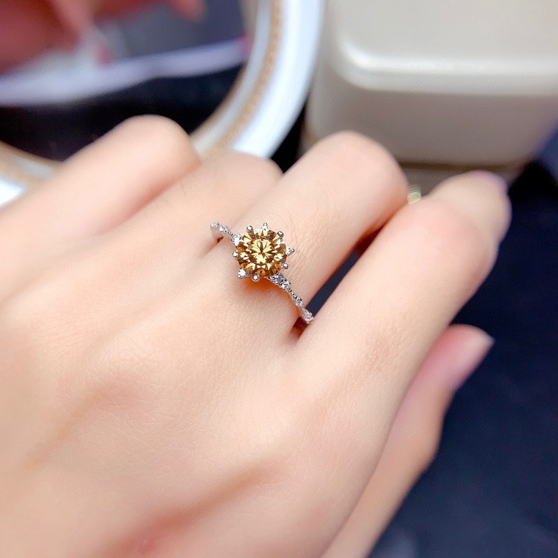 Nhẫn nữ mặt đính đá moissanite đơn giản sang trọng