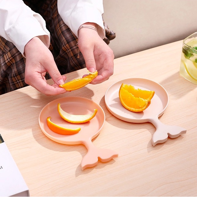 Đĩa đựng thức ăn vặt hình cá voi có tay cầm