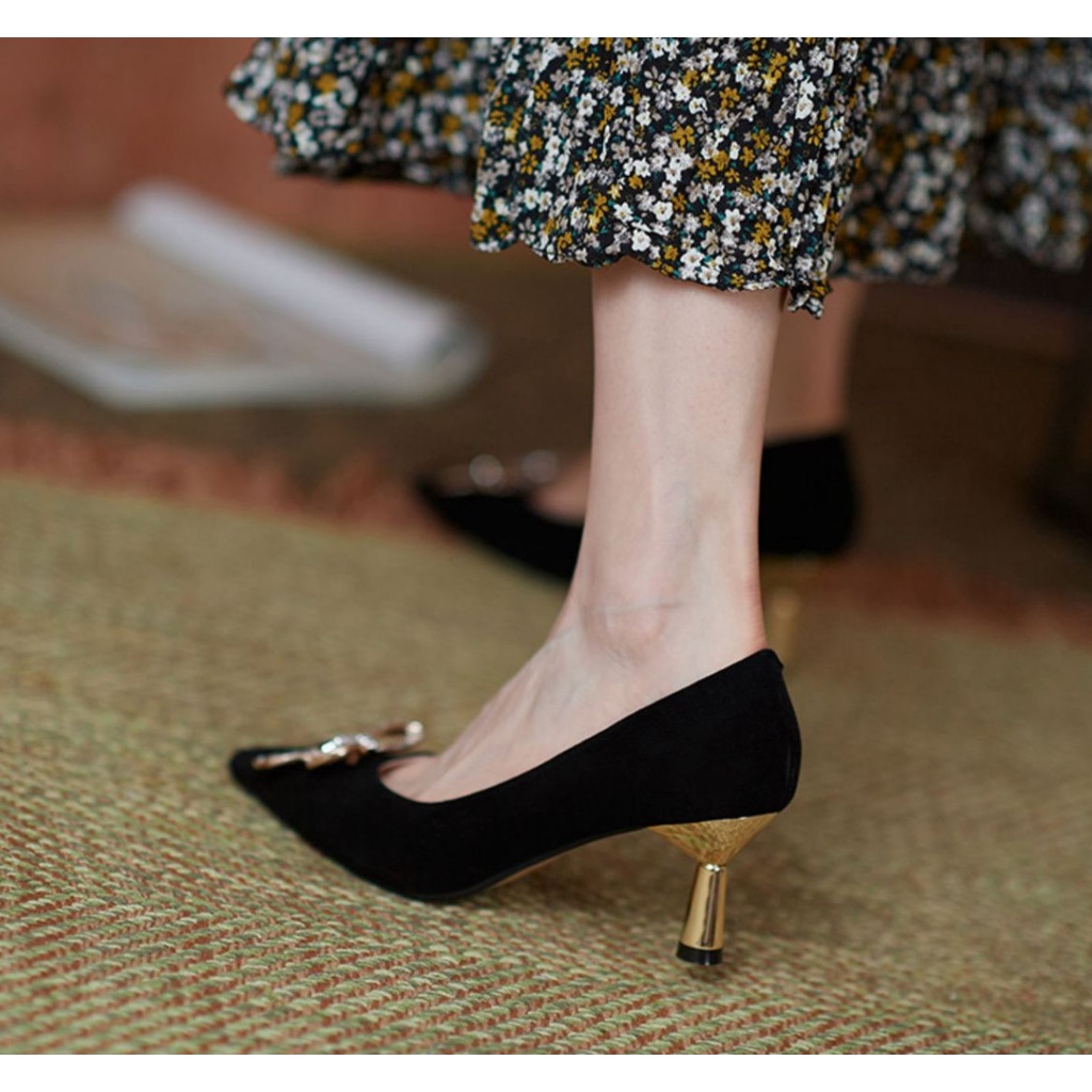 Giày cao gót mũi nhọn, cao 5p charm nơ đá, chất liệu da lộn, kiểu dáng trẻ trung-tiemgiaydazzling DA694