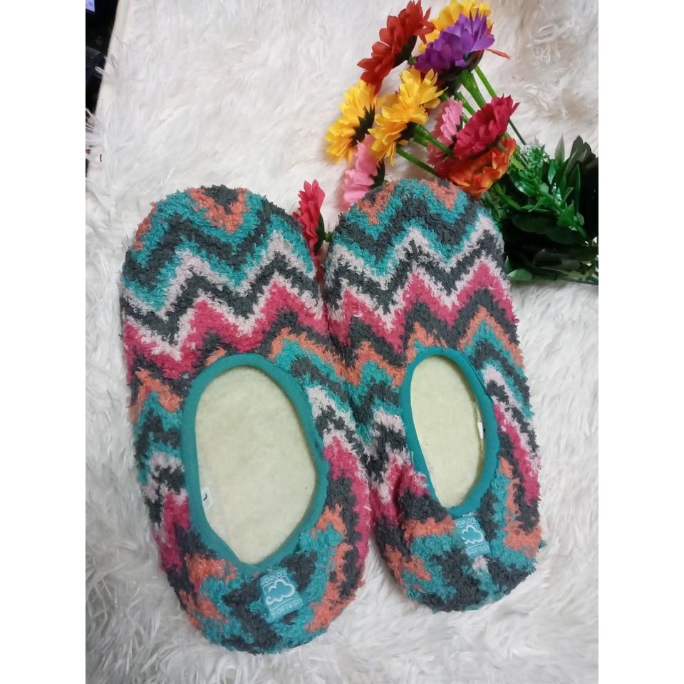 Dép đi trong nhà chất liệu lông mềm mịn không trơn trượt