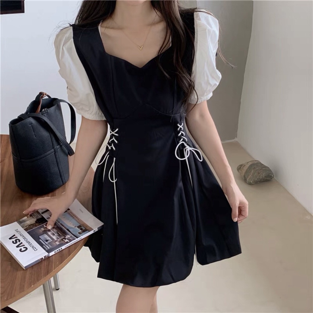 Mina Dress - Váy Đen Phối Tay Nơ Trắng Đan Dây Buộc Eo - Đầm Khóa Kéo Chun Tay Bồng Dáng Ngắn Hàn Quốc GenZ