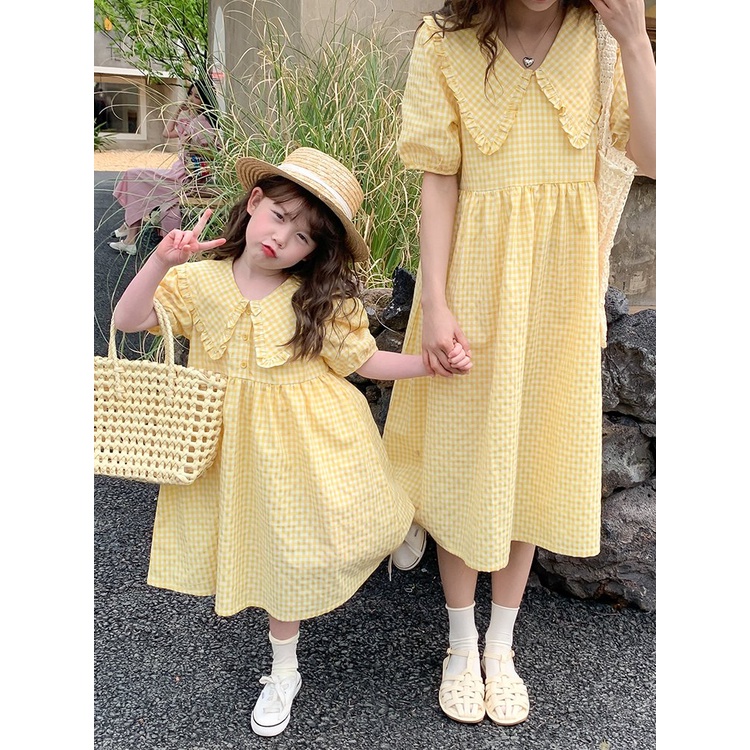 Set váy đôi vàng tươi họa tiết kẻ ca rô tay bồng dành cho mẹ và bé