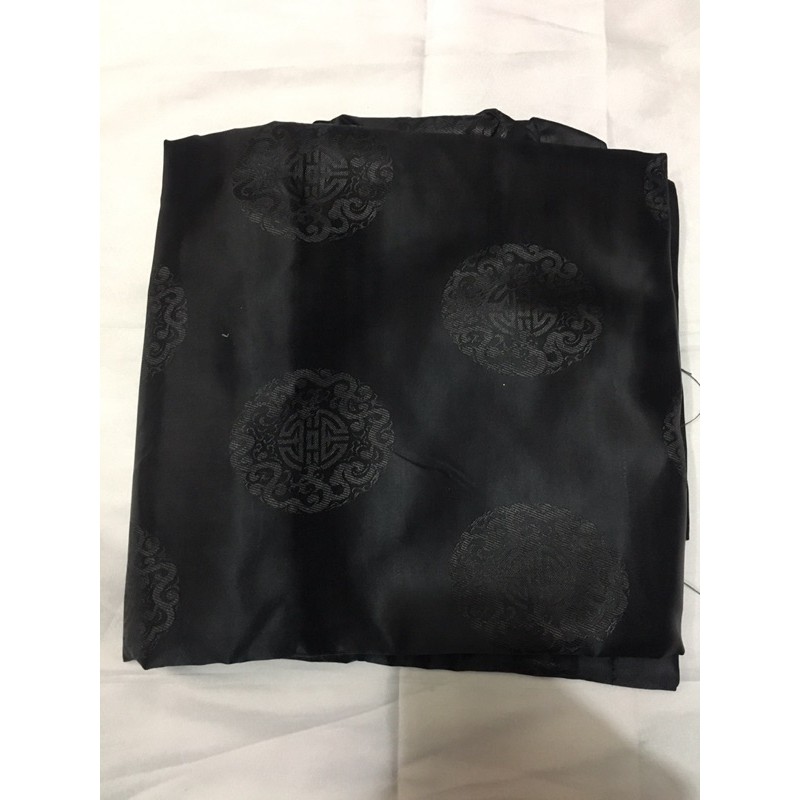 Áo tế, Áo lễ, Áo dâng hương. vải sài gòn loại phi đẹp in hoa thọ tay rộng 33cm