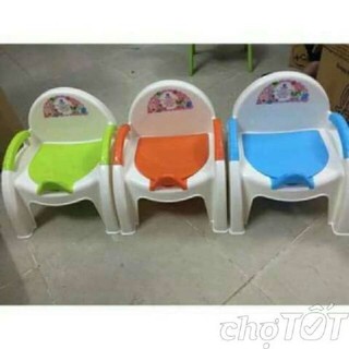 BÔ GHẾ VỆ SINH CHO BÉ